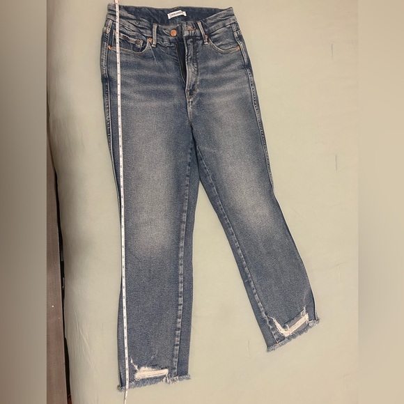 Good American Good Curve Cropped Straight Jeans with distressed hem - Picture 10 of 15